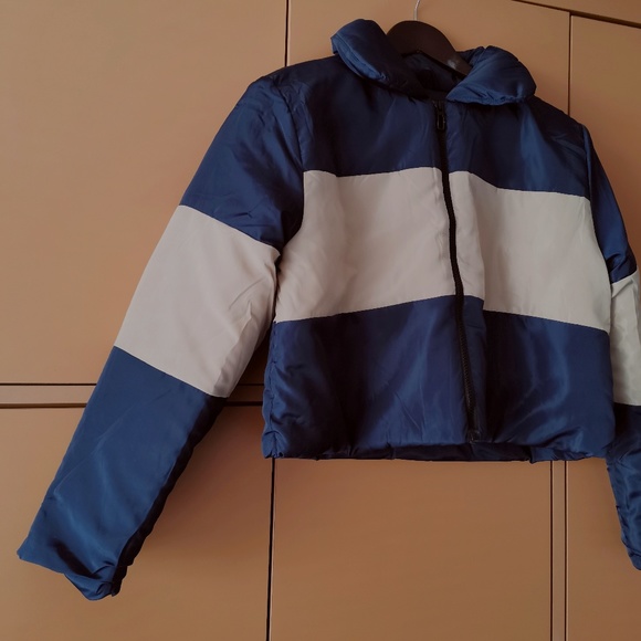 I Saw it First cropped puffer jacket  - NWT (L) - Picture 4 of 13